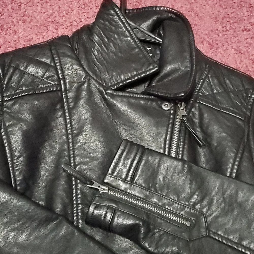 Leather jacket - Picture 2 of 3